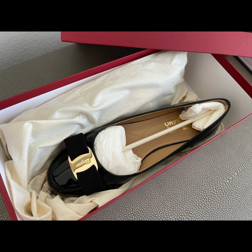 Salvatore Ferragamo Patent Bow Ballet Flats, Nero - Picture 3 of 6